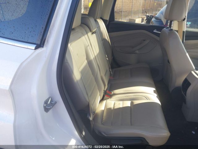 1FMCU9J93HUC45586 Ford Escape Titanium