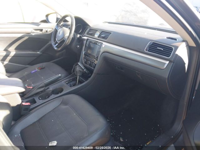 1VWDT7A39HC003612 Volkswagen Passat 1.8t R-line