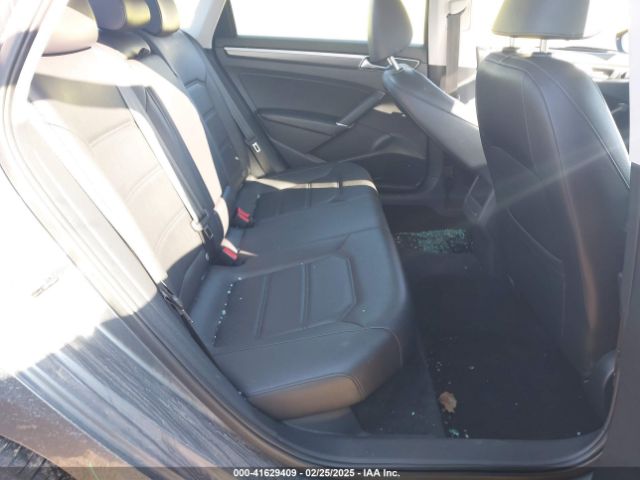 1VWDT7A39HC003612 Volkswagen Passat 1.8t R-line