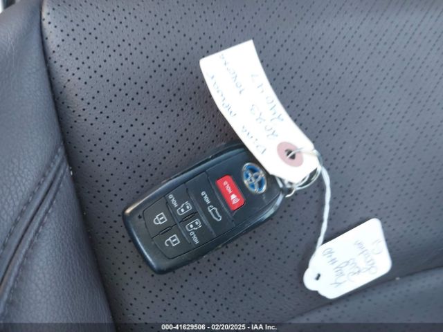 5TDERKEC5PS177449 Toyota Sienna Platinum