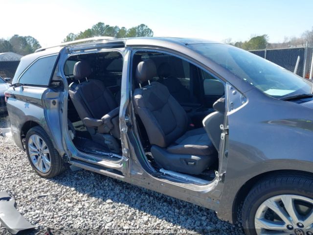 5TDERKEC5PS177449 Toyota Sienna Platinum