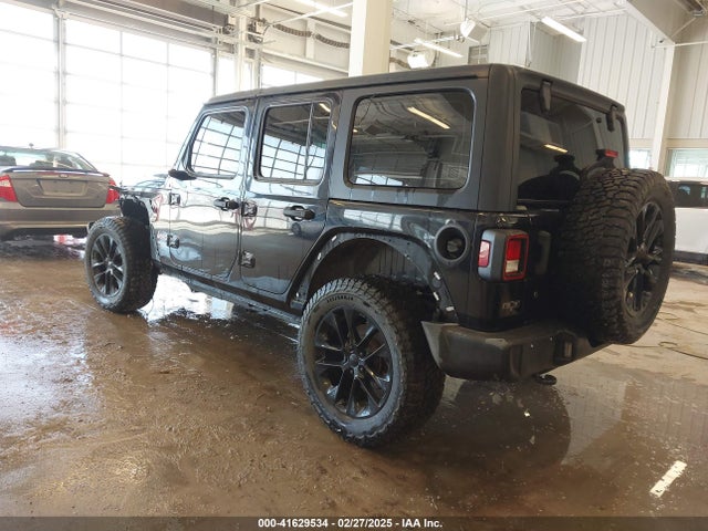 1C4HJXDG2JW179396 Jeep Wrangler Unlimited Sport 4x4
