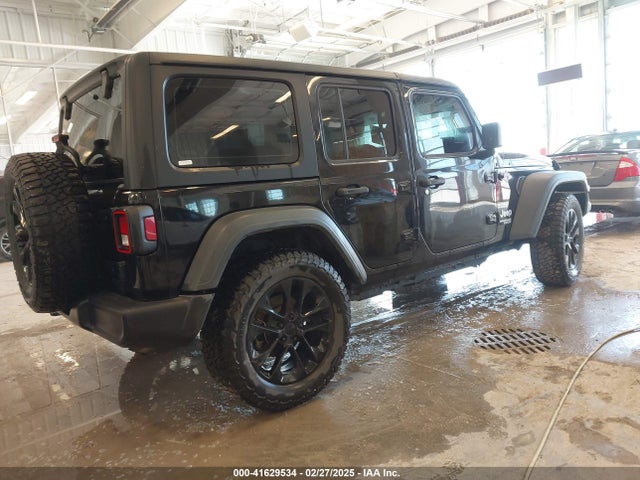1C4HJXDG2JW179396 Jeep Wrangler Unlimited Sport 4x4