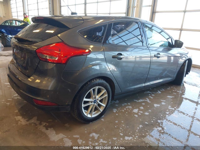 1FADP3K2XJL275264 Ford FOCUS SE