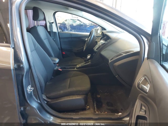 1FADP3K2XJL275264 Ford FOCUS SE