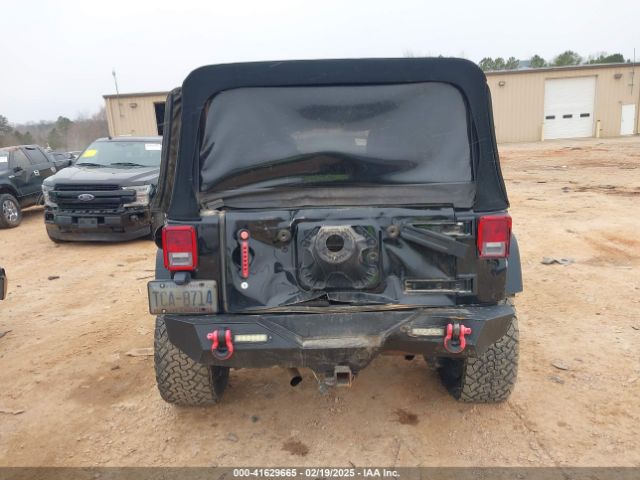 1C4BJWDG8GL104132 Jeep Wrangler Unlimited Sport