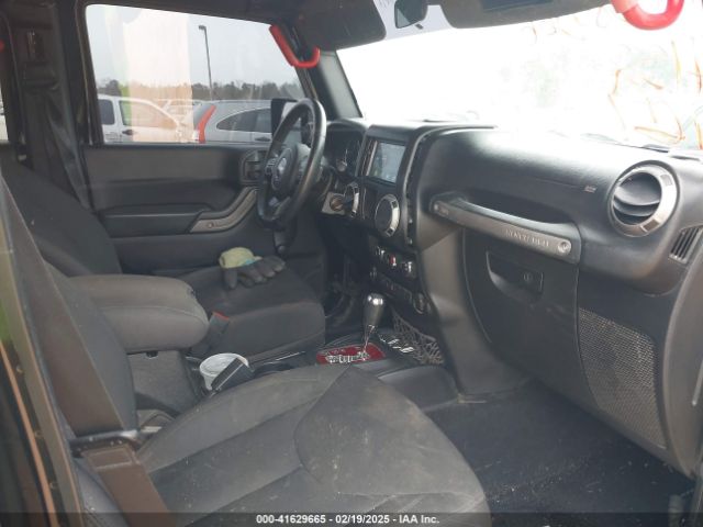1C4BJWDG8GL104132 Jeep Wrangler Unlimited Sport