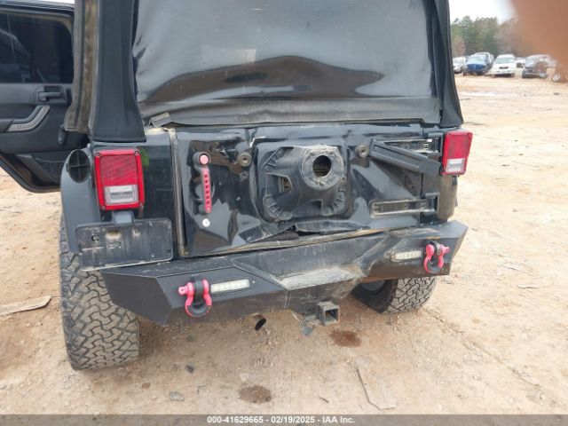 1C4BJWDG8GL104132 Jeep Wrangler Unlimited Sport