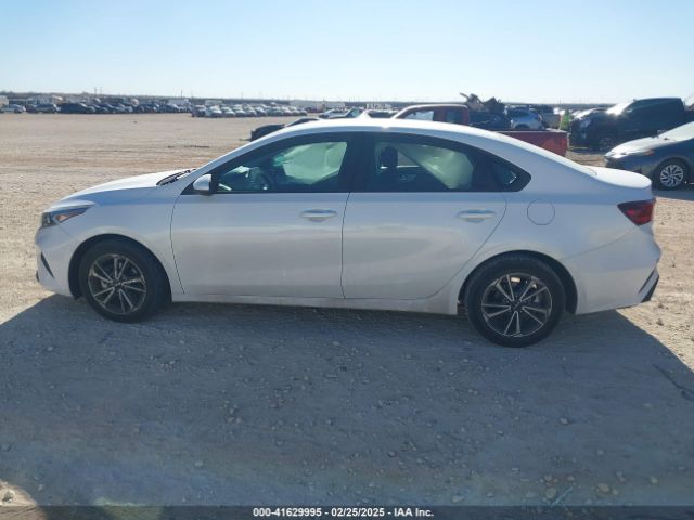 3KPF24AD7NE479402 KIA Forte Lxs