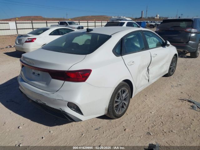 3KPF24AD7NE479402 KIA Forte Lxs