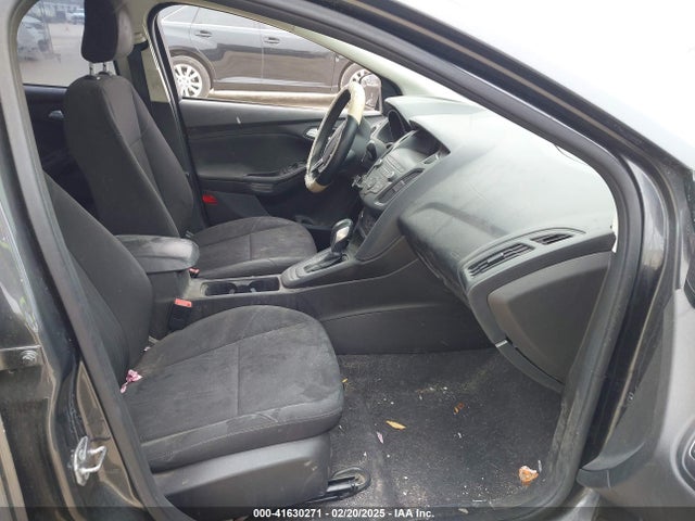 1FADP3F29JL269000 Ford FOCUS SE