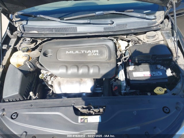 Chrysler 200 Limited 2015 1C3CCCAB4FN660435 Image 10