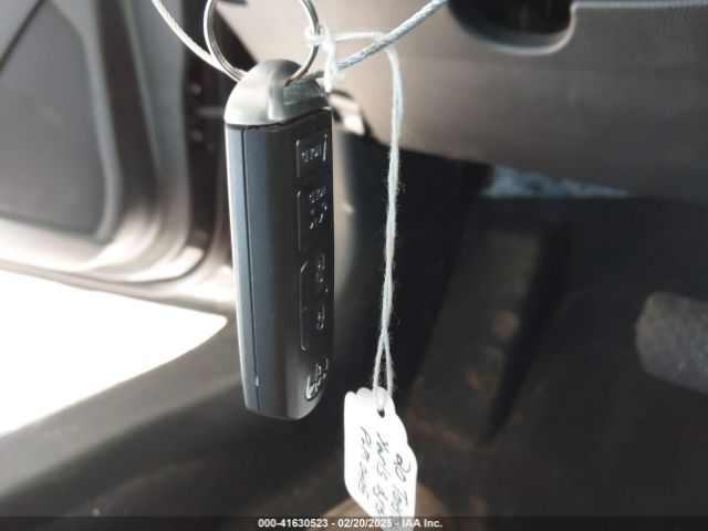 3MYDLBYV4LY716125 Toyota Yaris Xle