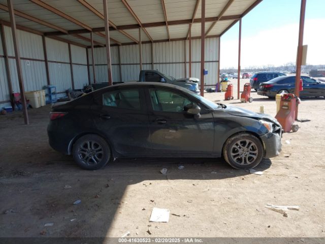 3MYDLBYV4LY716125 Toyota Yaris Xle
