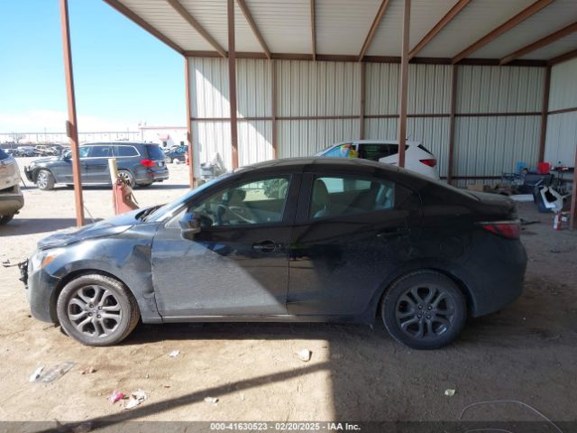 3MYDLBYV4LY716125 Toyota Yaris Xle