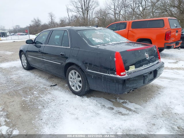 2011 CADILLAC DTS 1G6KH5E62BU141842 Photo 2