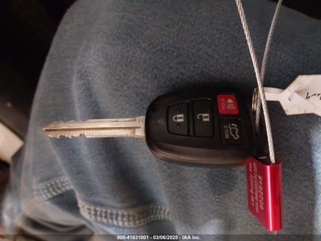 JTMRFREVXGJ099560 Toyota Rav4 Xle