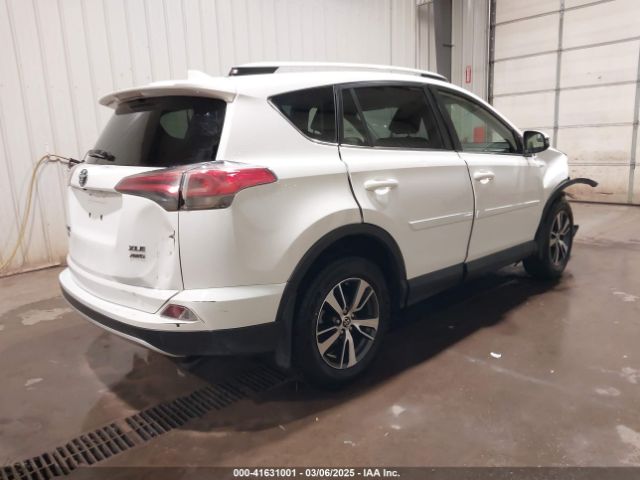 JTMRFREVXGJ099560 Toyota Rav4 Xle