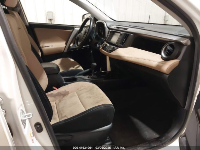 JTMRFREVXGJ099560 Toyota Rav4 Xle