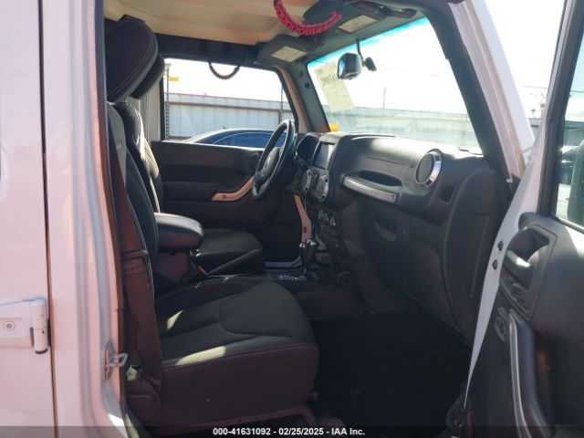 1C4BJWEG2HL552382 Jeep Wrangler Unlimited Sahara 4x4