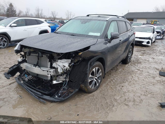 5TDGZRBH4NS251555 Toyota Highlander Xle