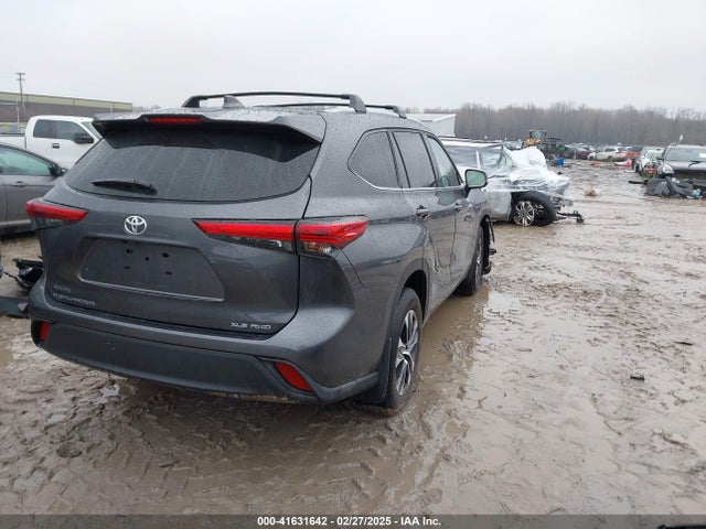 5TDGZRBH4NS251555 Toyota Highlander Xle