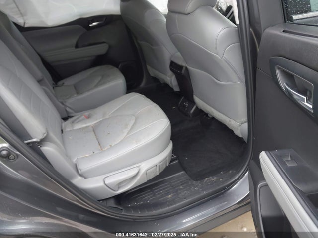 5TDGZRBH4NS251555 Toyota Highlander Xle