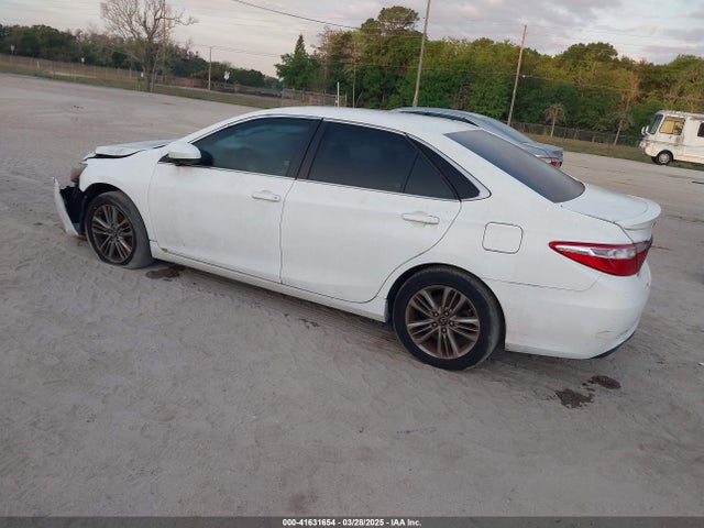 4T1BF1FK4HU742889 Toyota CAMRY SE