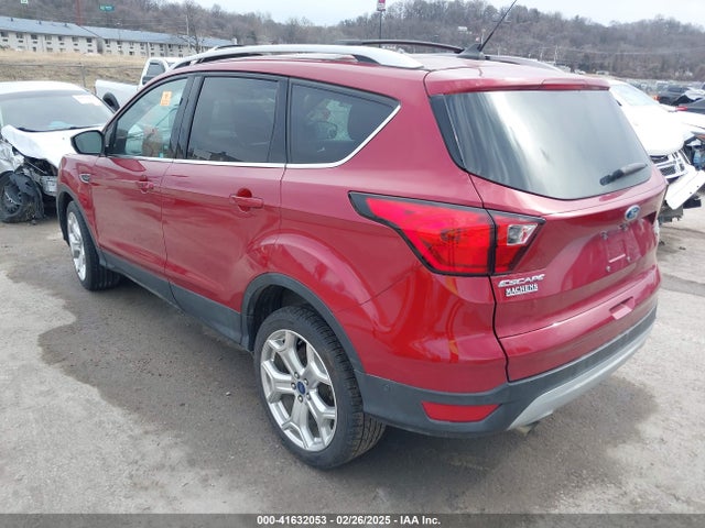 1FMCU9J9XKUC37122 Ford Escape Titanium