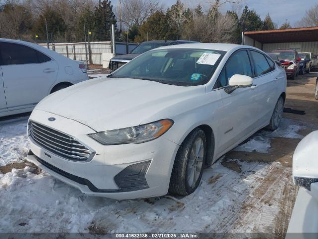 3FA6P0LU2KR261823 Ford Fusion Hybrid Se
