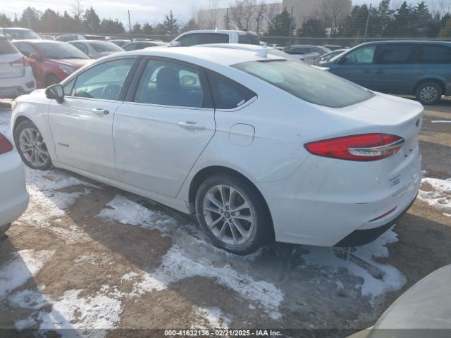 3FA6P0LU2KR261823 Ford Fusion Hybrid Se