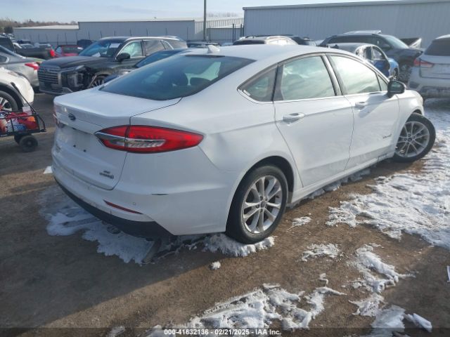 3FA6P0LU2KR261823 Ford Fusion Hybrid Se