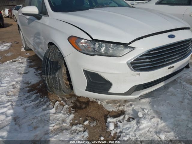 3FA6P0LU2KR261823 Ford Fusion Hybrid Se