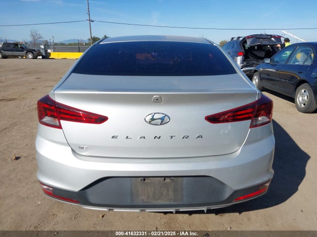 Hyundai ELANTRA SE 2019 5NPD74LF0KH483497 Image 16