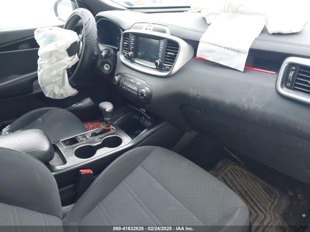 5XYPGDA32KG543132 KIA Sorento 2.4l Lx