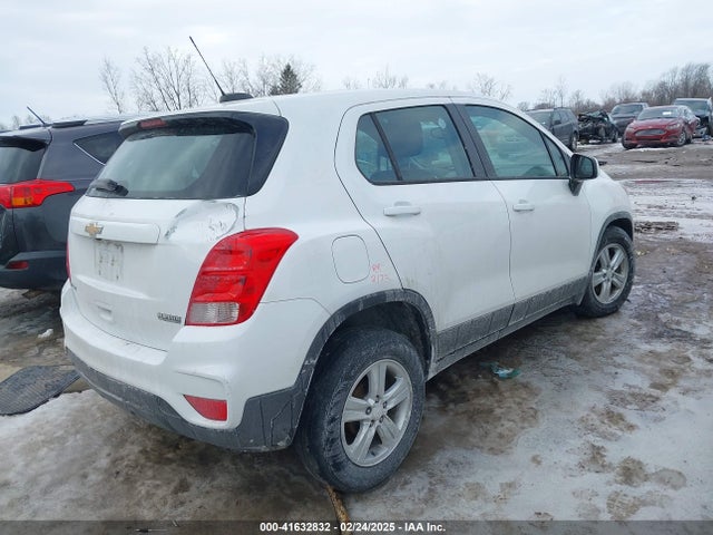 Chevrolet TRAX LS 2019 3GNCJKSB2KL370576 Image 4