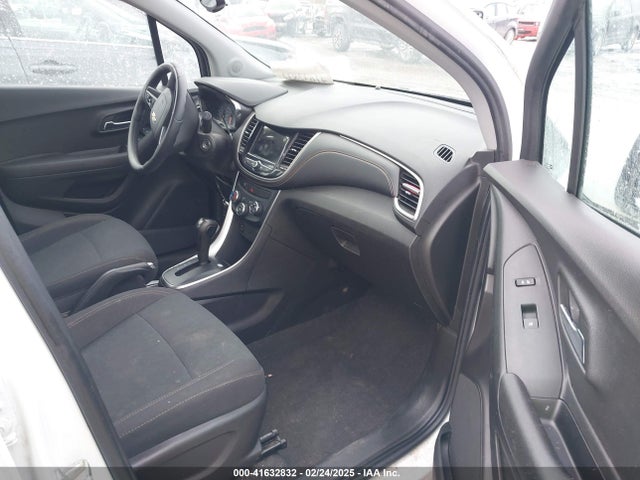 Chevrolet TRAX LS 2019 3GNCJKSB2KL370576 Image 5