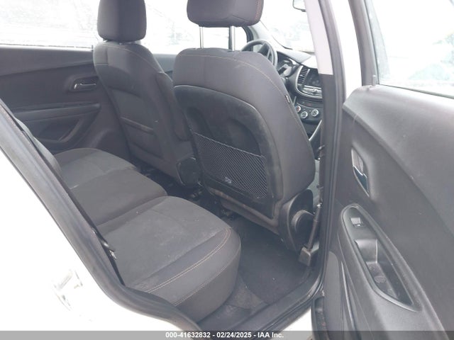 Chevrolet TRAX LS 2019 3GNCJKSB2KL370576 Image 8