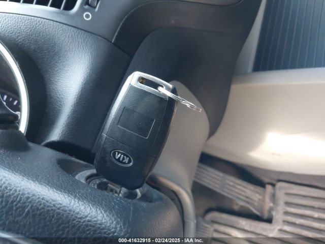 KNAFX4A67G5541587 KIA FORTE LX