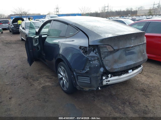 2022 TESLA MODEL Y 7SAYGAEE5NF546880 Photo 2