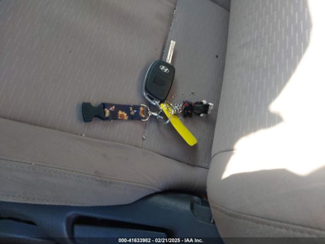 KM8J2CA46KU023517 Hyundai TUCSON SE