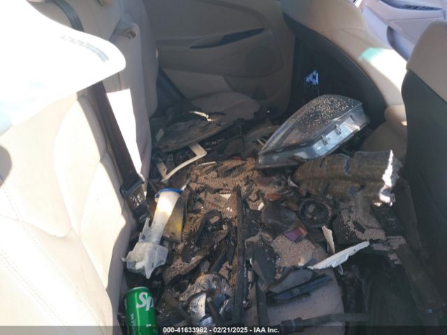KM8J2CA46KU023517 Hyundai TUCSON SE