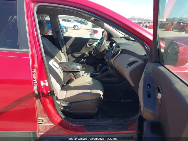 KM8JUCAG0EU808625 Hyundai TUCSON SE
