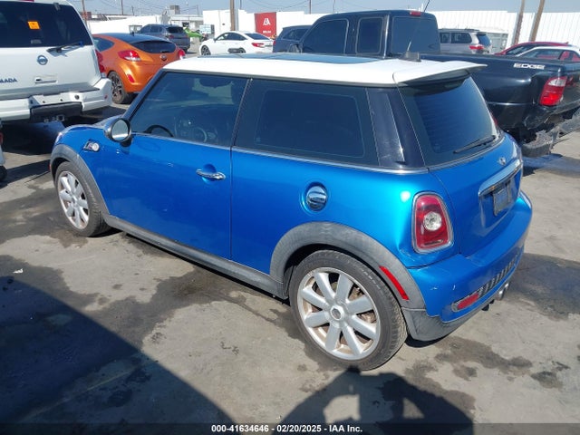 2009 MINI COOPER S WMWMF73579TT99627 Photo 2