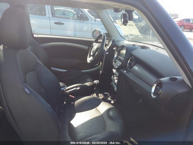 2009 MINI COOPER S WMWMF73579TT99627 Photo 4