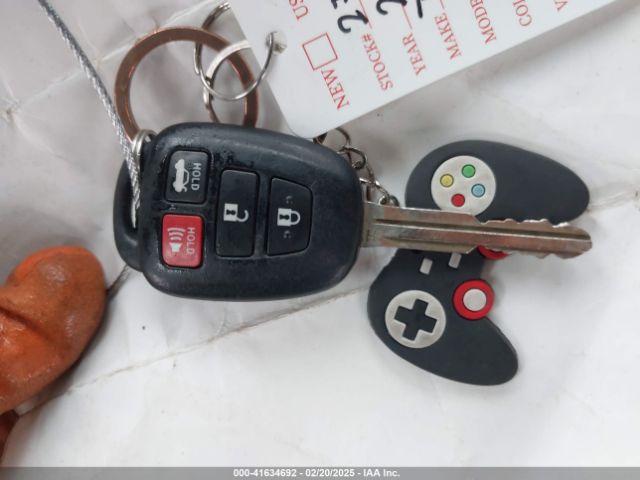 4T1BF1FK4HU720939 Toyota CAMRY SE