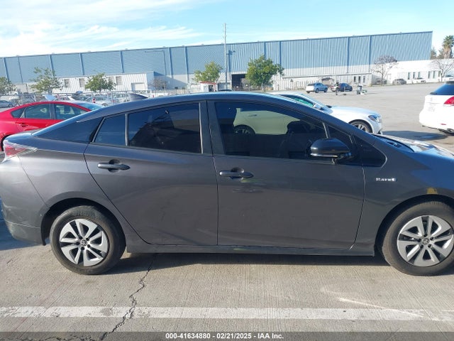 Toyota Prius Two 2018 JTDKBRFU7J3592787 Image 14
