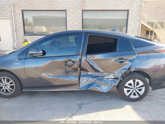 Toyota Prius Two 2018 JTDKBRFU7J3592787 Image 15