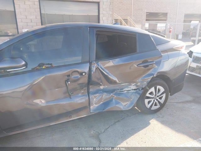 Toyota Prius Two 2018 JTDKBRFU7J3592787 Image 6