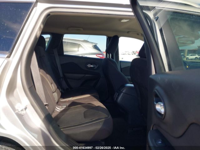 1C4PJLCB8FW620336 Jeep Cherokee Latitude